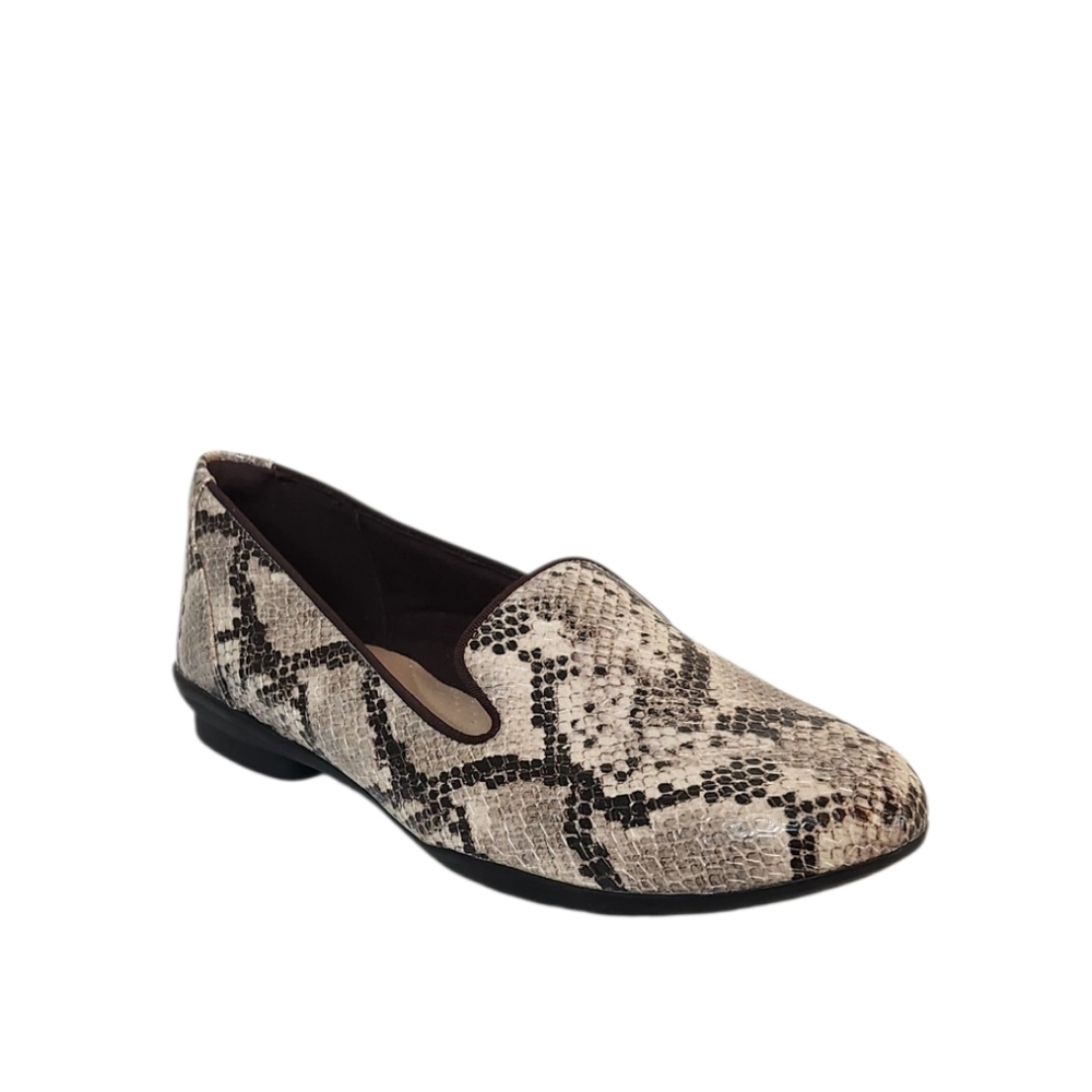 Clarks Sara Poppy Snake Loafers Size 8W